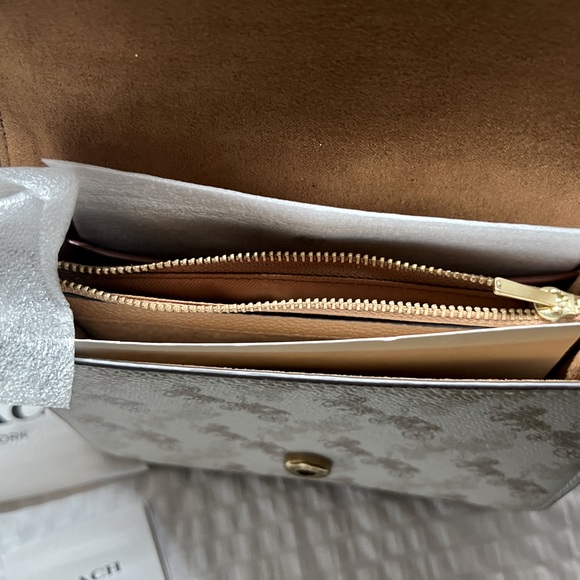 NWT Coach Beat Shoulder Bag 18 Horse & Carriage Print Brass/ Chalk Taupe $450. - Picture 7 of 7